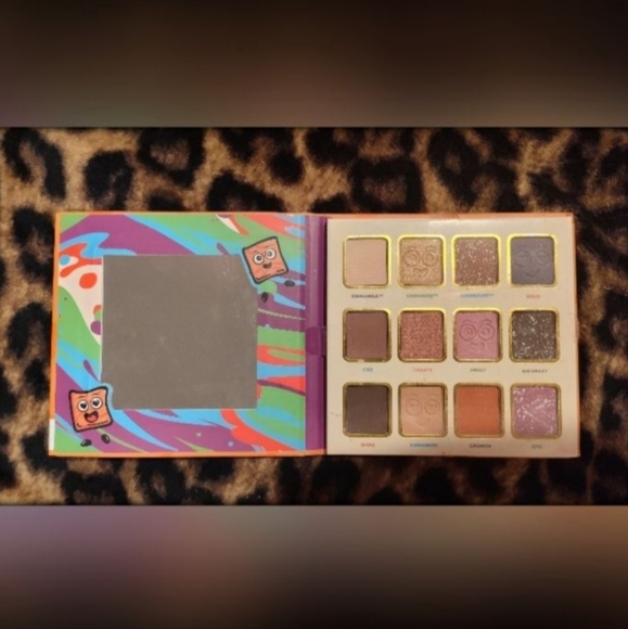 🔥Cinnamon Toast Crunch Eyeshadow Palette & Brushes (Bundle)🔥 - Picture 5 of 9